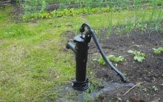 Ūdensapgādes ierīkošana mazdārziņā.